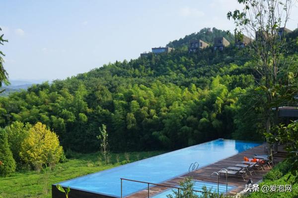 可以一边泡温泉一边欣赏天目湖,天目湖御水温泉景点