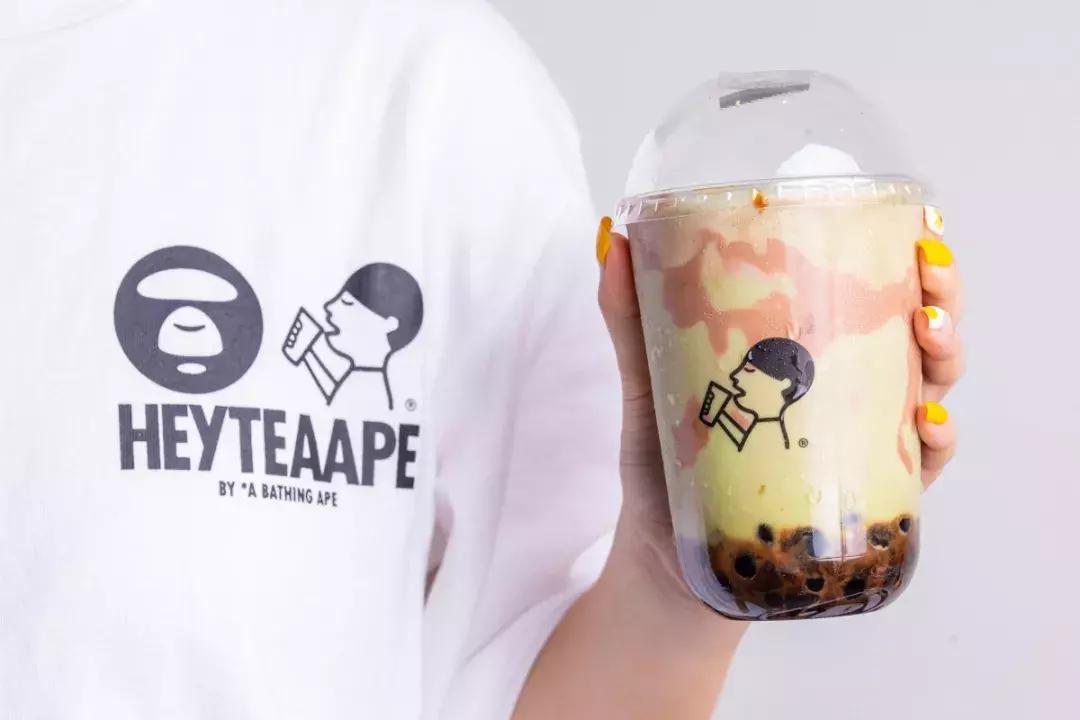 喜茶XAAPE，出了杯迷彩波波冰，还是魔都限定