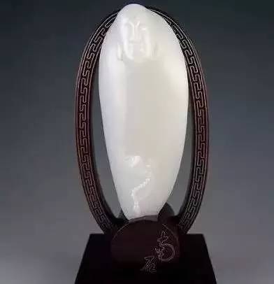 顶级和田羊脂白玉多少钱一克,精品和田玉籽料原石价值八十万