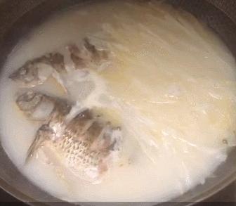 鲫鱼汤面怎么煮,鲫鱼汤面的正宗做法