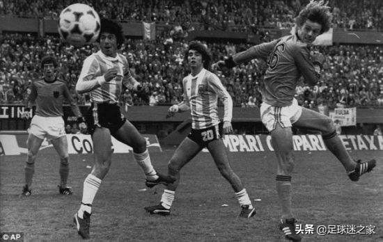 荷兰足球历届边锋,荷兰足球史上五大边锋巨星