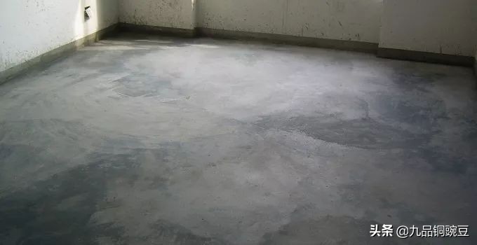 发泡胶打在地板下面地板起鼓,地板上面铺的木地板鼓了怎么处理