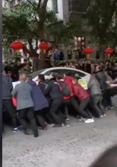 堵塞小区消防车通道有多危险？颜骏凌来告诉你！