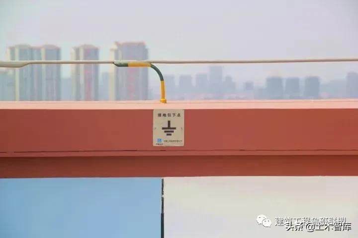 屋面避雷带的做法视频,屋面避雷带支架间距和高度