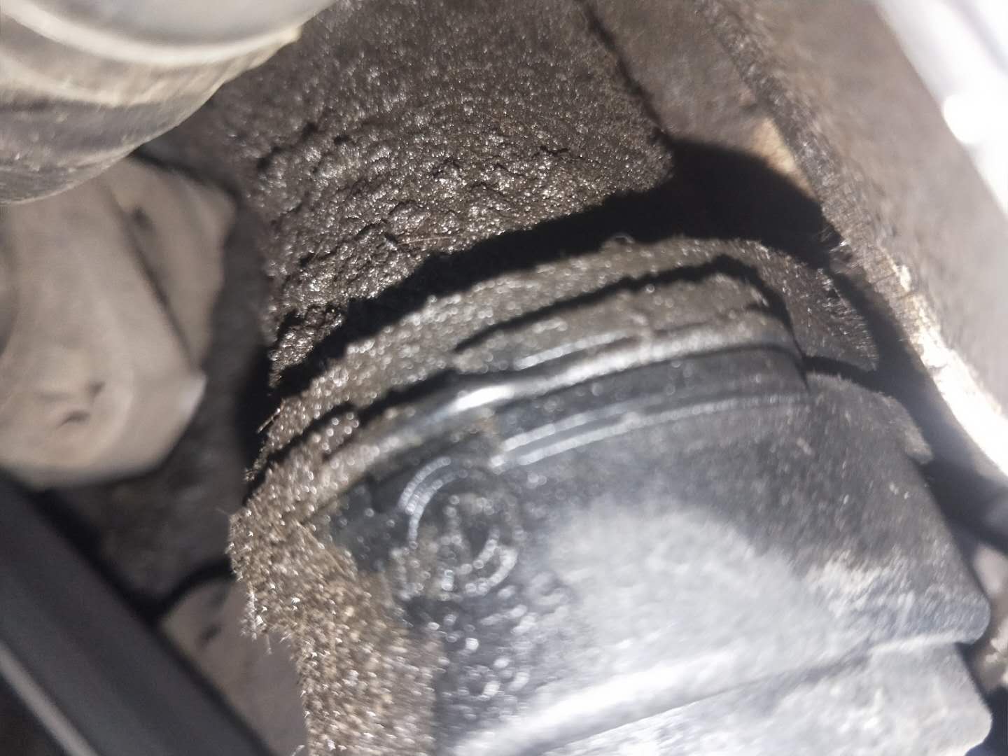 如何解决宝马发动机漏油,如何解决宝马发动机漏油问题