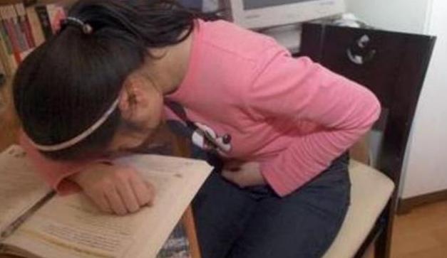 7岁女孩一到周末就“肚子疼”，送医检查后，医生：都怪孩子父母