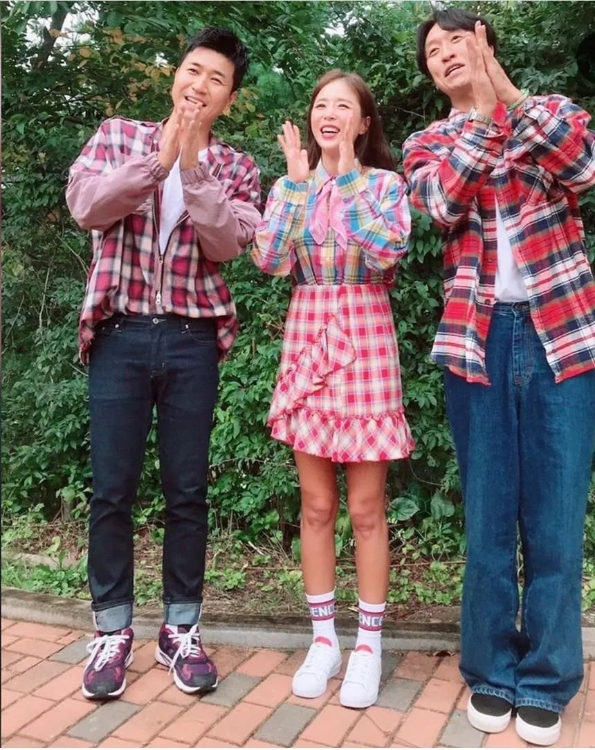 天后因队友吸du人气暴跌,公开承认整形却成蛇精下巴,瘦到脱相