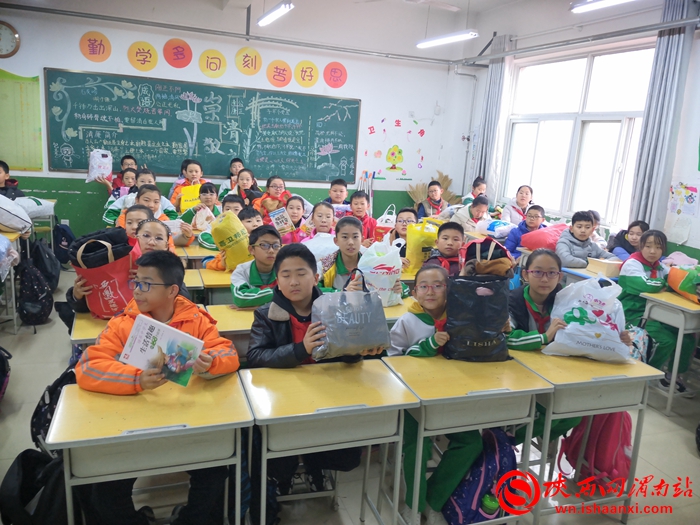 东关小学爱心捐赠活动,学校爱心捐赠公益活动简讯