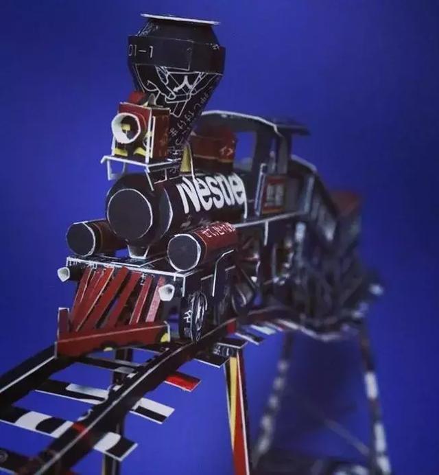 日本小哥自称“空箱职人”,靠着废纸盒办展览