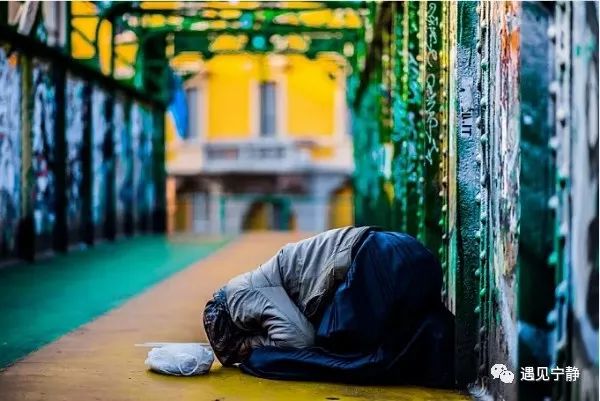 我连袜子都不会洗:父母离开后,比直面死神更可怕的是独立生活