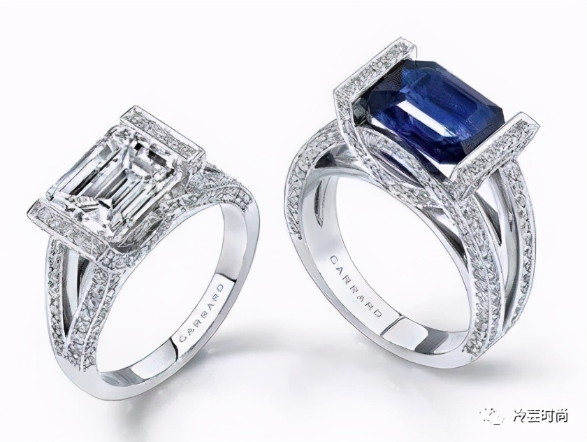 项链的活动扣佩戴方法,项链的佩戴要讲究八大搭配技巧