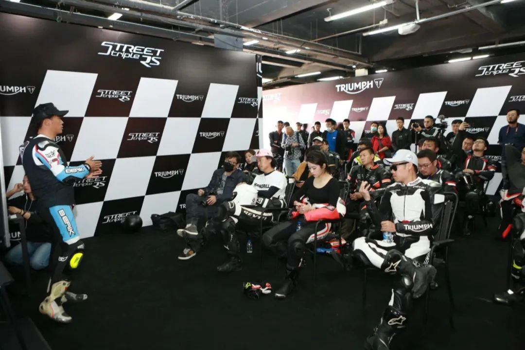 moto2凯旋极速,凯旋765rsmoto2限量版试驾