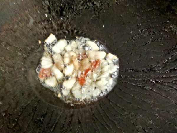 这菜炒起来比肉都香,这两样菜简单一炒就鲜香无比