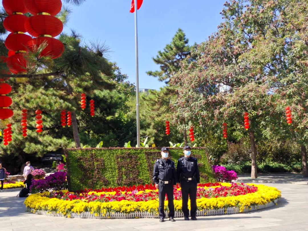 这里有许多故事的英文,纪念我们的每一个故事