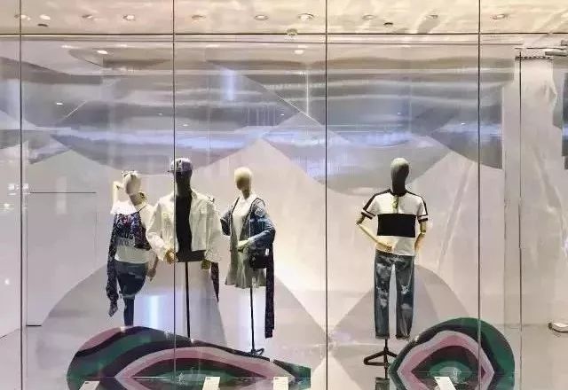 中国之光！UR开店开到英国伦敦！创下快时尚品牌神话