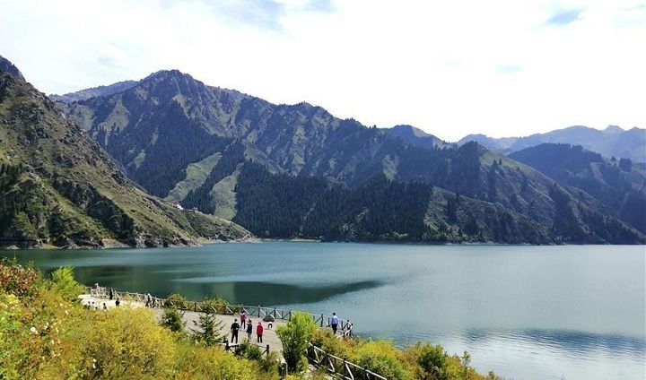 时评：坚持教育强国，办人民满意的教育