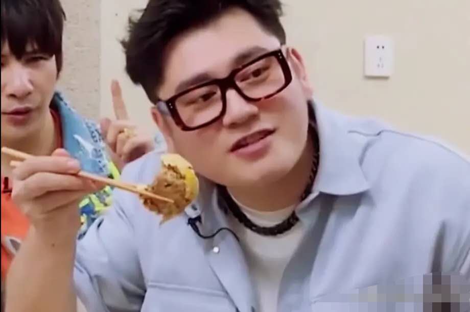 钱枫变身美食吃播，大口吃肉，难怪昔日帅少年，已胖到二百多斤
