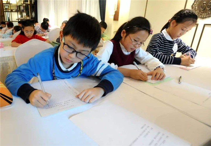 孩子智商高不爱讲话,小孩子几岁会说话与智商有关系吗