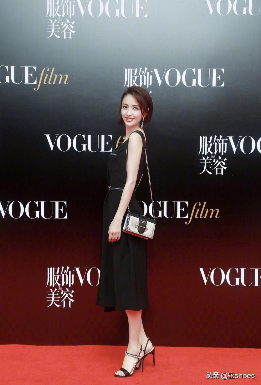 佟丽娅高跟鞋的穿搭,佟丽娅凉鞋穿搭