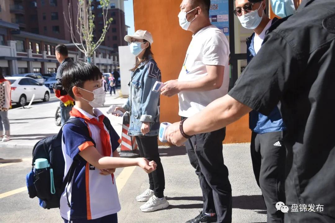 “睡眠令”实行第一天，盘锦中小学变化挺明显