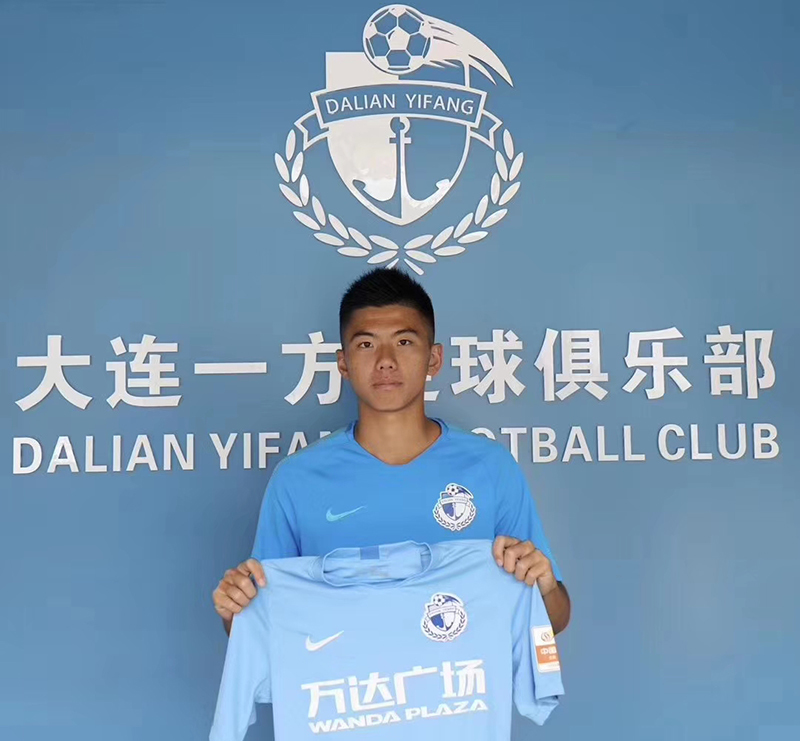 中超四川籍足球运动员周潇,周潇大连一方