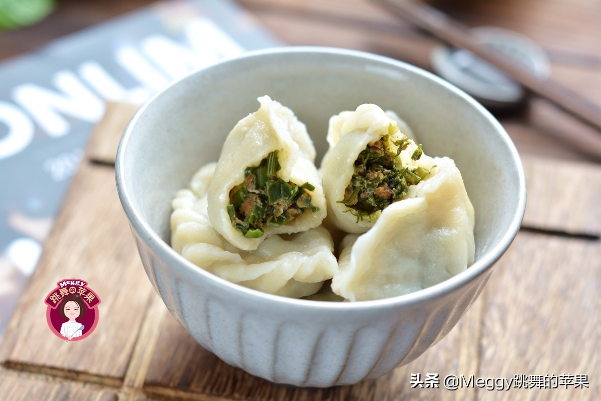 我家吃饺子一锅俩馅，喜欢哪个夹哪个，从没失手过，吃到肚撑