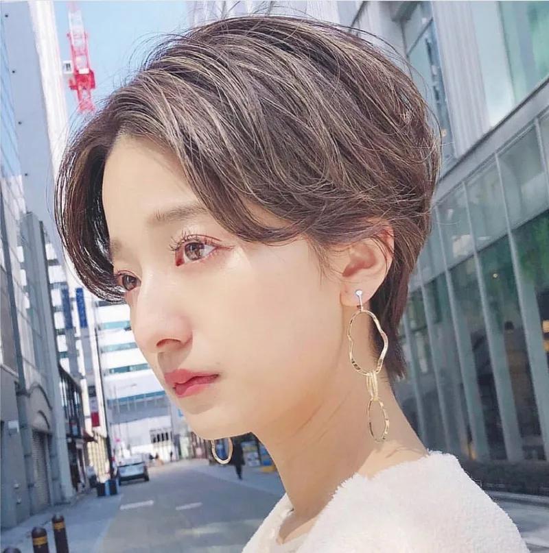 挂耳短发短款,挂耳式小短发