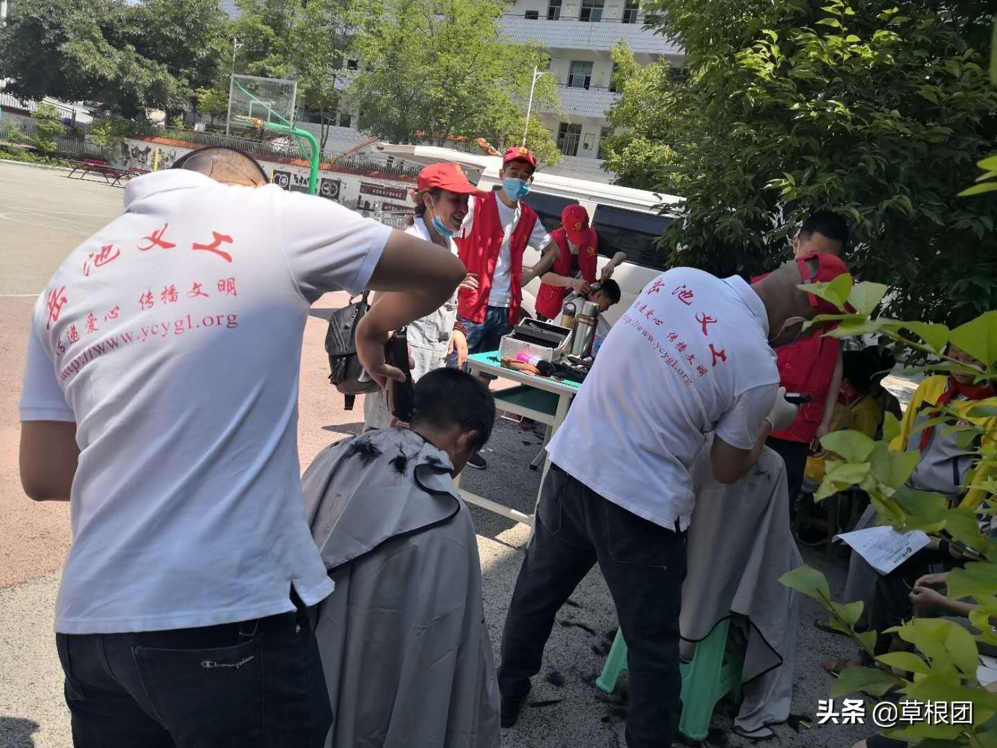 关爱农村留守儿童--岳池义工“六一”在行动