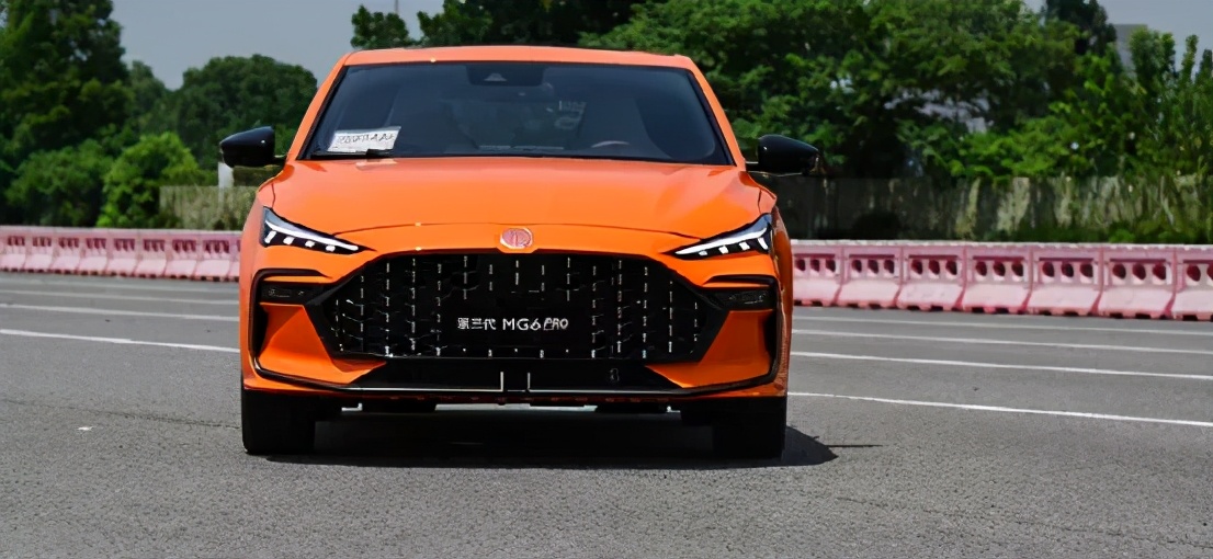激进前卫全新mg6pro预告图发布,运动轿跑第三代mg6pro上市
