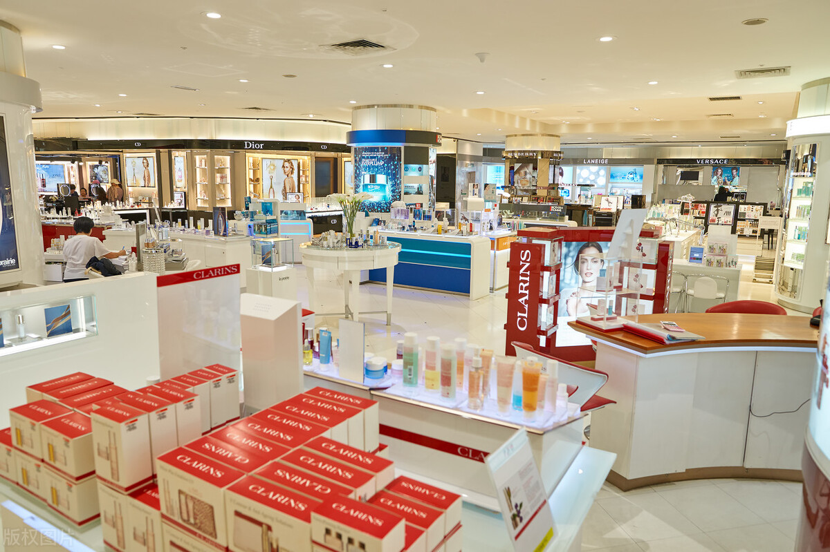 你每天擦的化妆品，其实成本费用只有两三分钱？