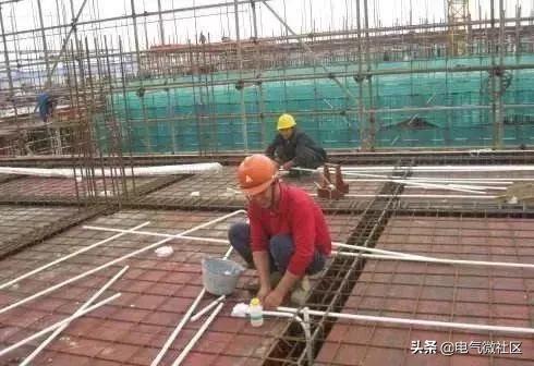 有谁知道搞水电人的辛苦,水电工的工资一般多少