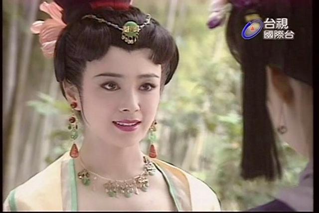 傅艺伟妲己最美瞬间为母祝寿,最美妲己傅艺伟照片