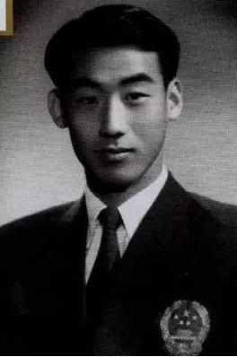 贺龙派足球队出国学先进，“攻不破的‘万里长城’”响亮全球