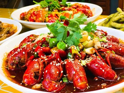 逆势求存*局破**重生，陋室酒居靓灶解放碑商圈白领午餐