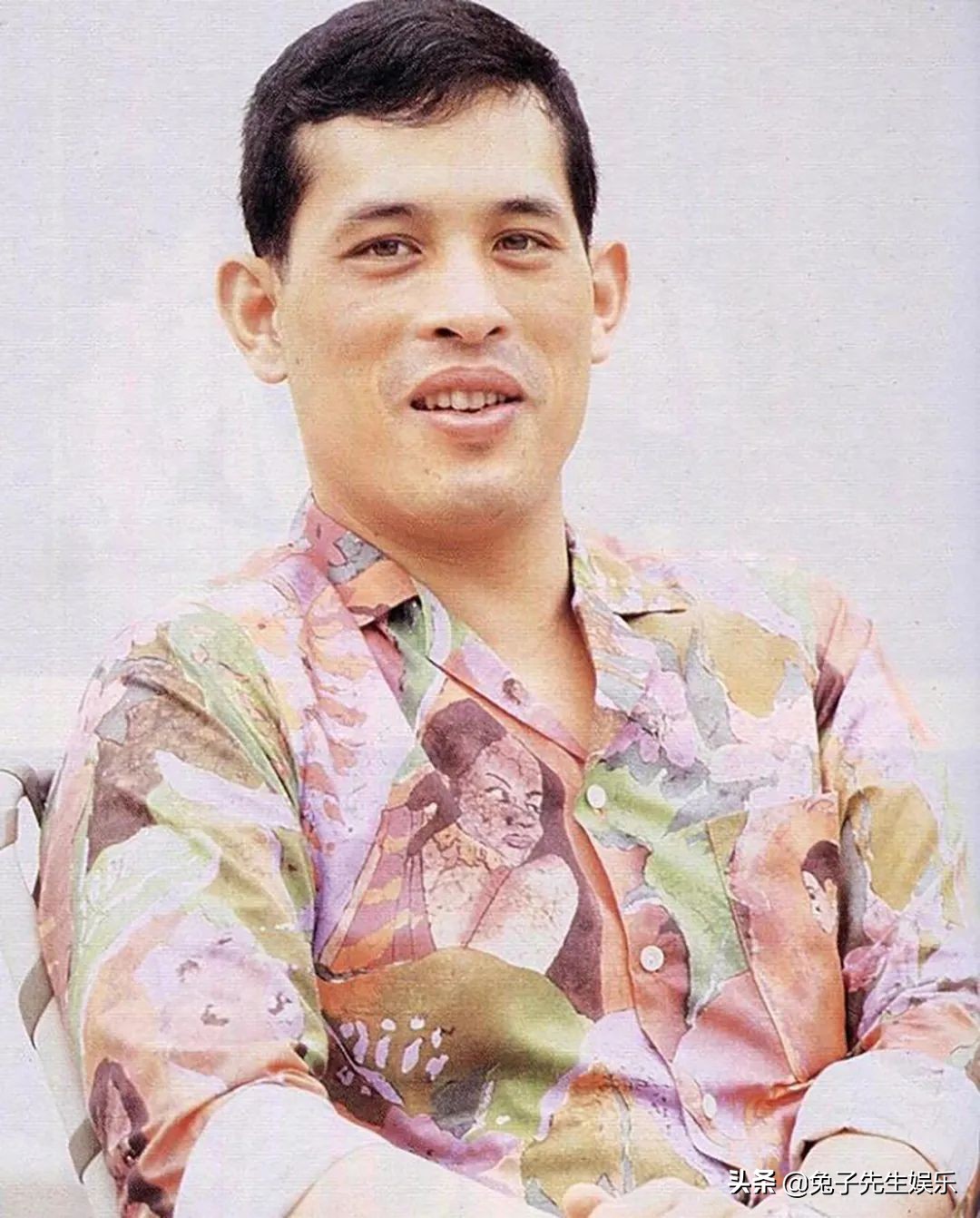 68岁泰王小背心火了,只要9美元就能穿国王同款,网友回复好幽默