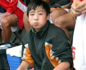 中国足球一直在努力提升自身水平,中国足球的发展需要负重前行