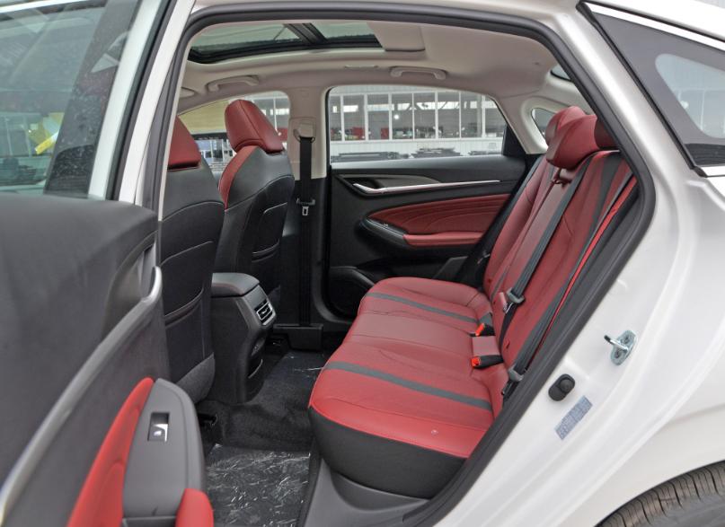 动力好省油耐用操控好的家用车suv,最省油的紧凑级家用轿车试驾