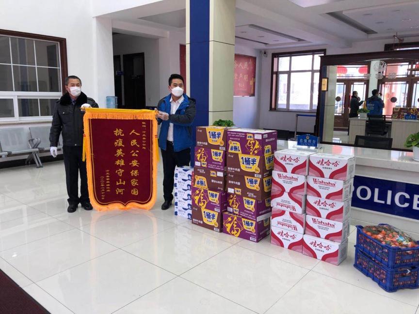 守护温暖共抗疫情荟萃楼珠宝慰问防疫一线工作人员