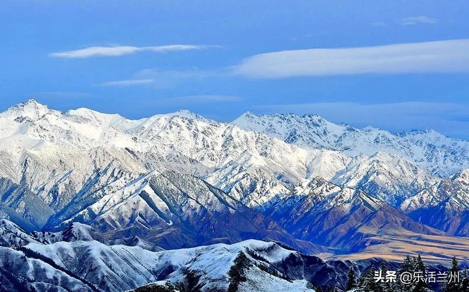 甘肃祁连山下雪,祁连山雪景壮观