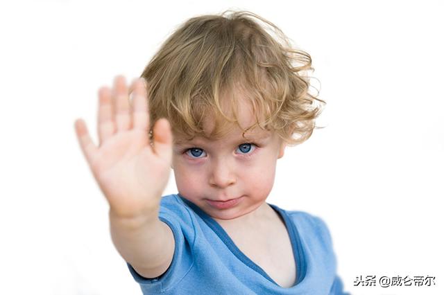 是观念陈旧还是现实?妈妈初乳就该抛弃?宝宝都已经跪下了~