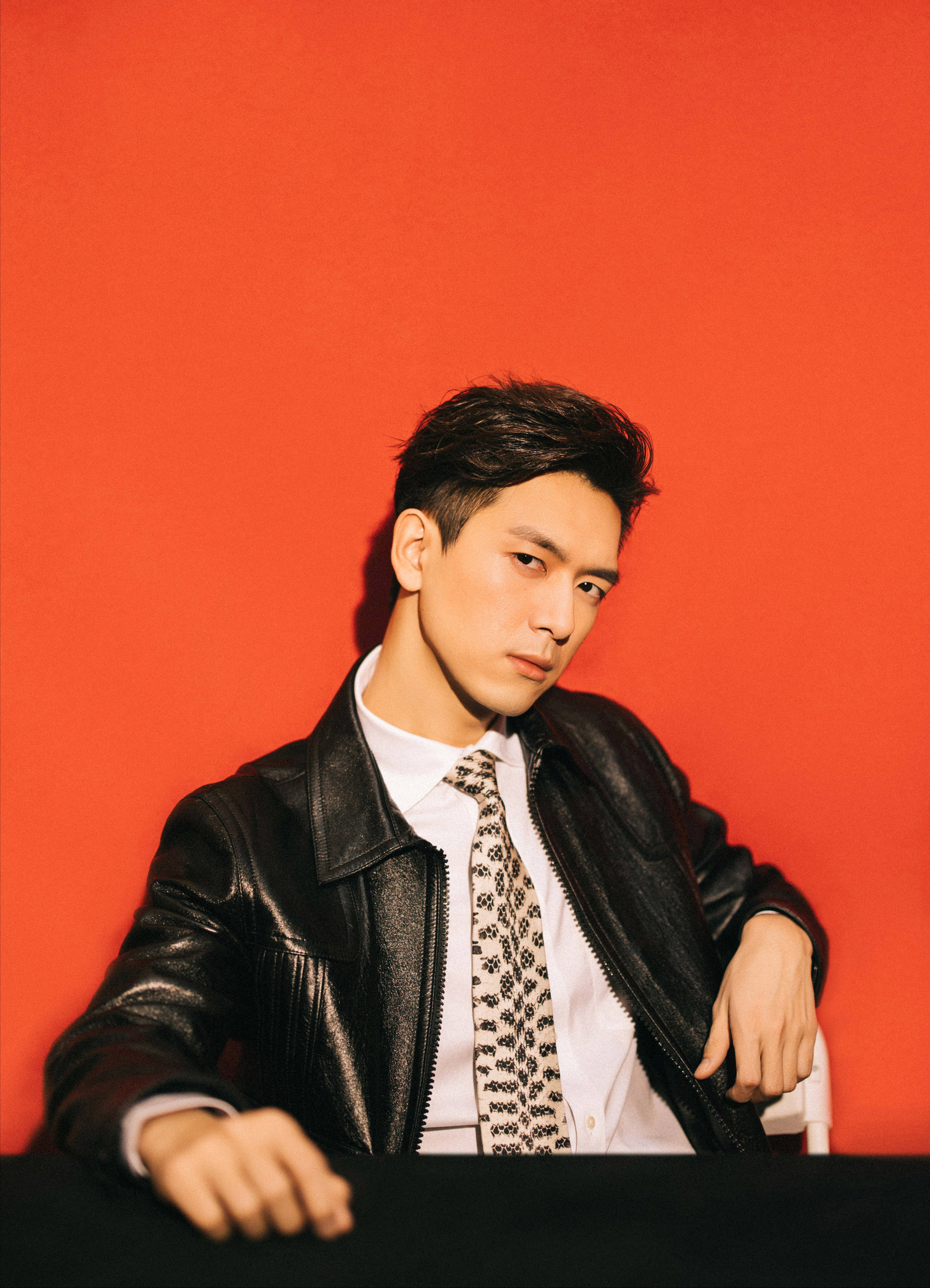 西装穿搭休闲通勤男,如何把西装穿出时髦感男