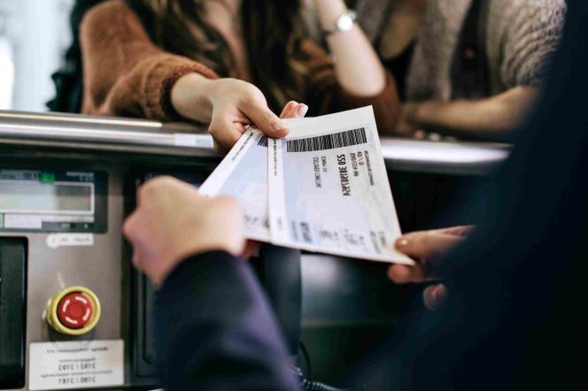 近百留学生网购回国机票被骗,留学生买机票被骗170万