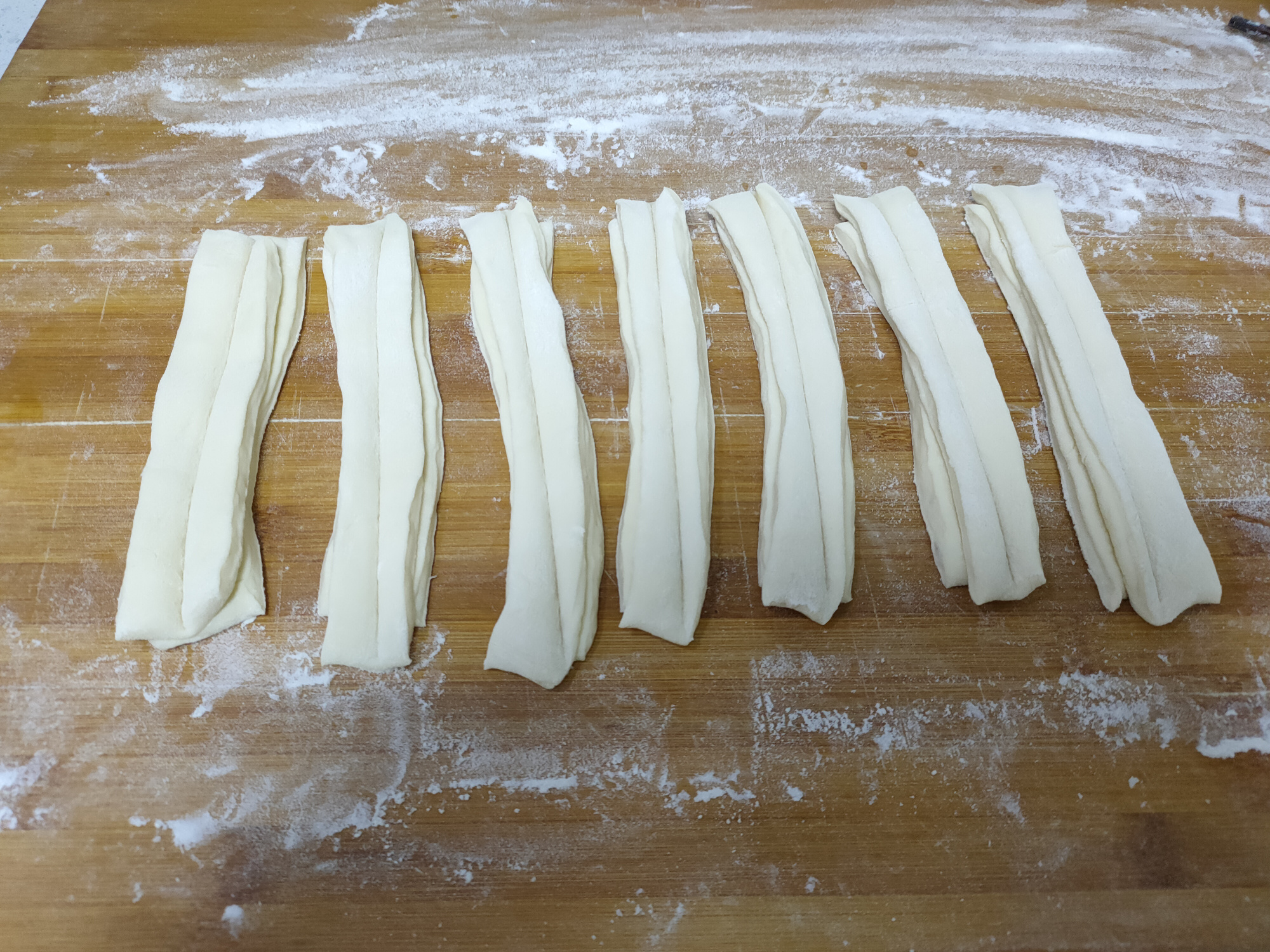 如何快速炸油条又脆又蓬松,怎样炸油条又软又蓬松配方视频