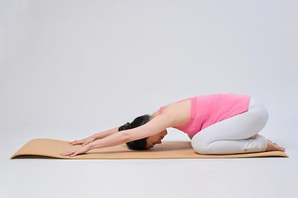 怀孕中期脚抽筋腿发胀怎么回事,孕晚期脚抽筋走路痛怎么回事