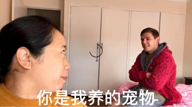 中国网红大妈嫁澳洲小伙被骂母子恋,发视频怒怼网暴,郭家铭吃瓜
