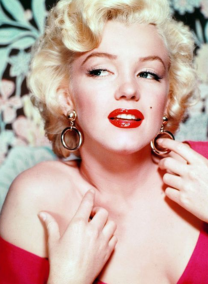 女人胸口有痣招桃花,眉尾下的痣招桃花点掉行不