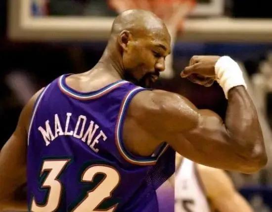 场均5.56帽！NBA又一大神去世！他的站帽太经典了