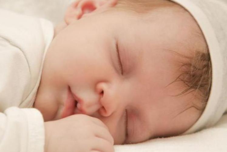 宝宝喝奶总是留下最后一点,小孩喝奶为啥每次都喜欢剩一点