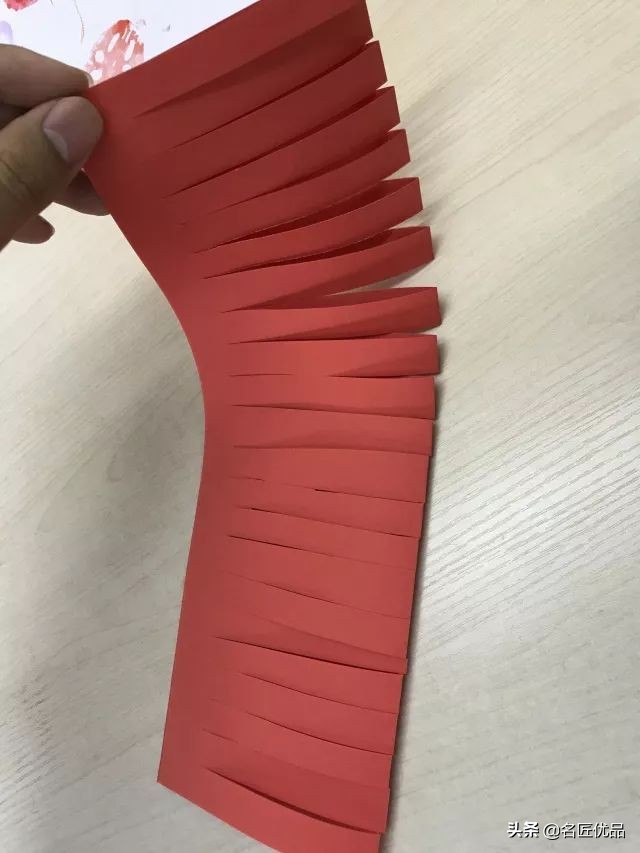 猪年手工制作纸灯笼,大红灯笼手工制作简约过年