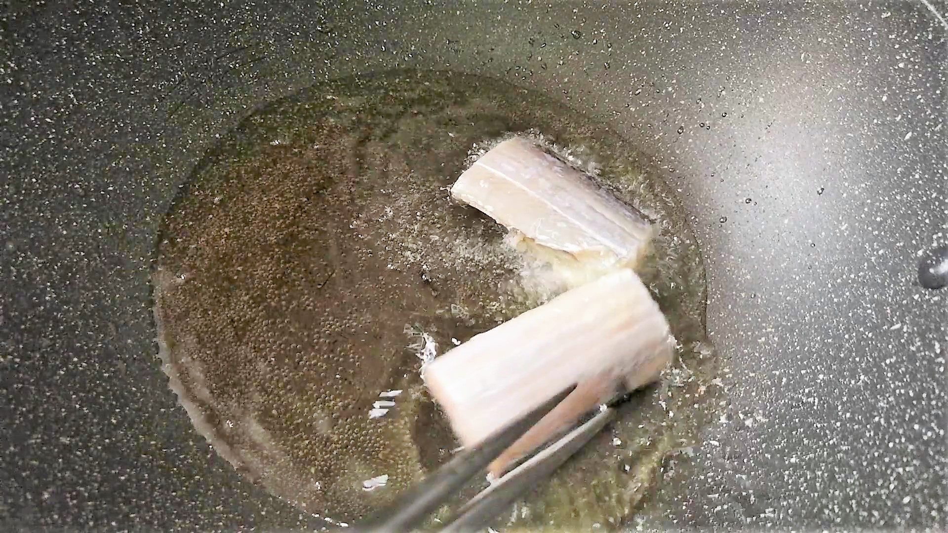 家常红烧带鱼甜口的怎么做,简单又好吃的红烧带鱼怎么烧